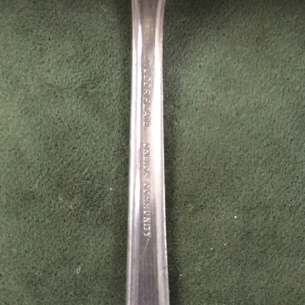 3 Silverplate vintage butter knives